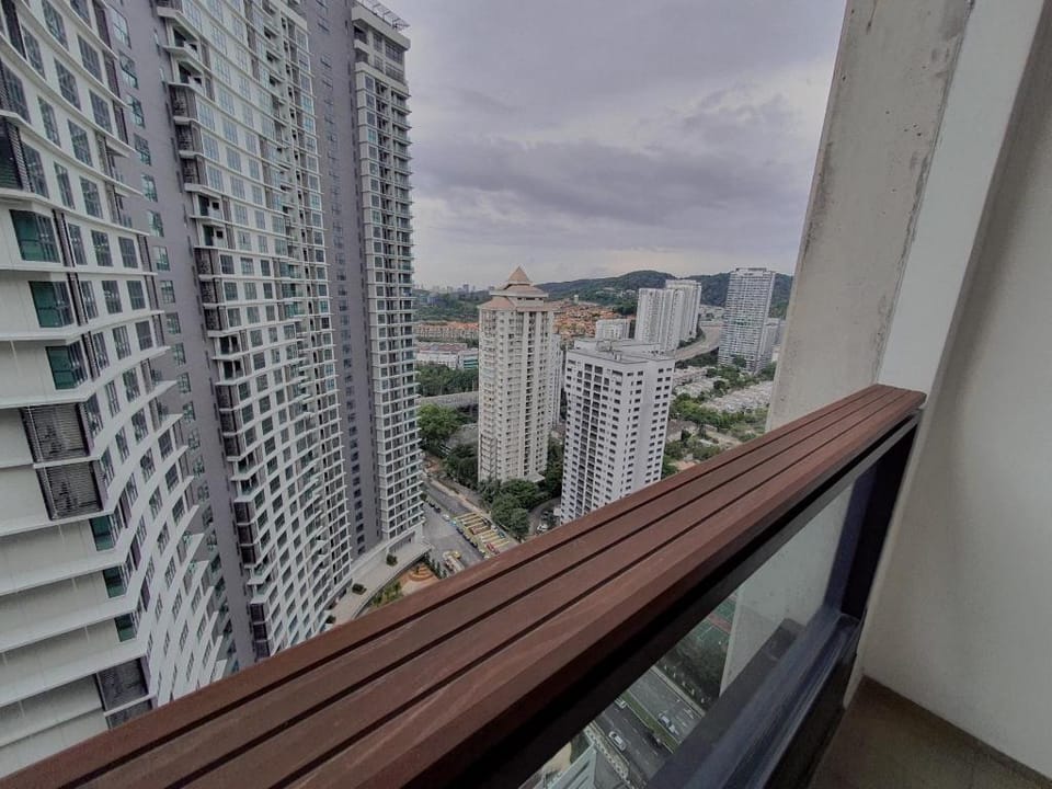 Arcoris Mont Kiara 004/2BR/1-4pax /WIFI & NETFLIX  Apartment in Petaling Jaya