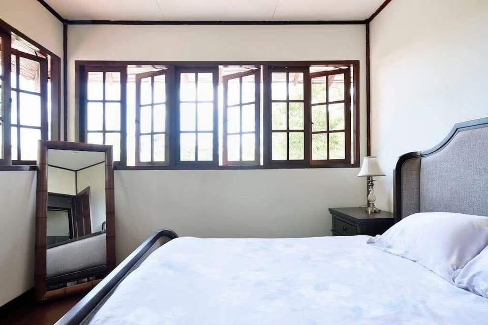 Peaceful Villa in private beach Resort, 5' to Golf Villa in Riau Islands, Indonesia