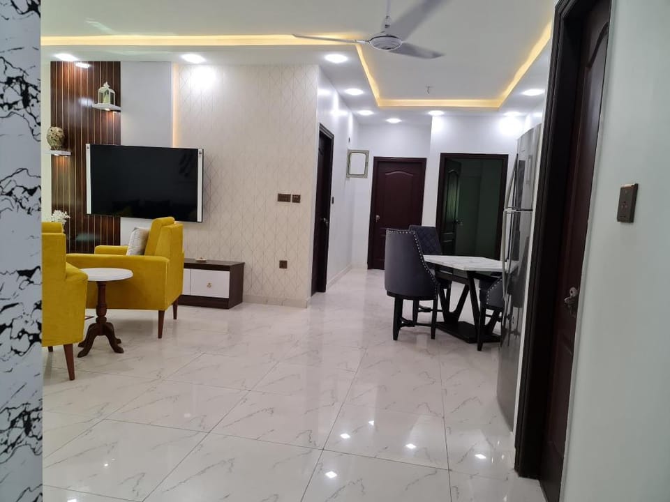 Zaha Home:Najaf Mahal Apt-2br, spacious & cheerful Apartment in Karachi