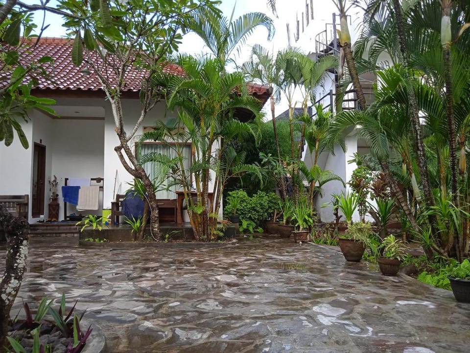 Family House Hotel Kuta Hotel in Pujut