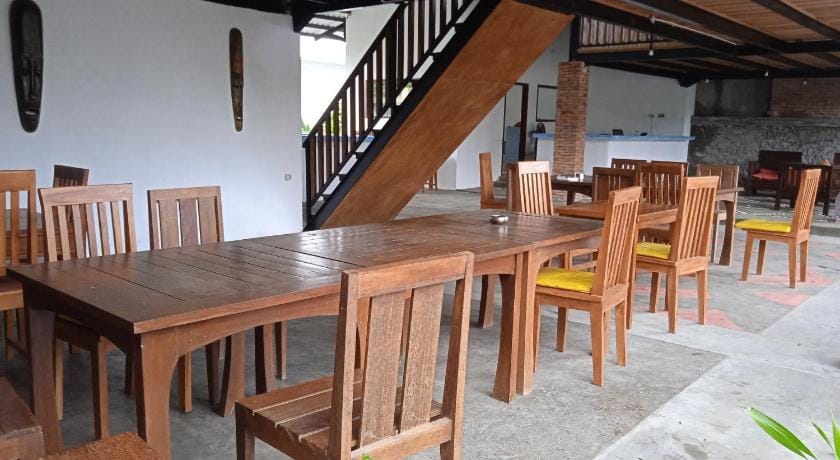Family House Hotel Kuta Hotel in Pujut