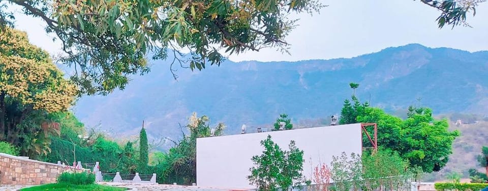 Beautiful 2 Room set with 2 bathrooms and kitchen Apartment in Dehradun