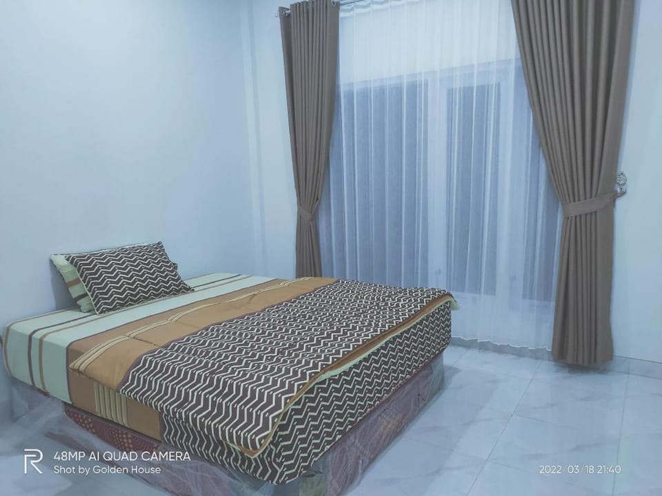 Golden house homestay Vacation rental in Indonesia