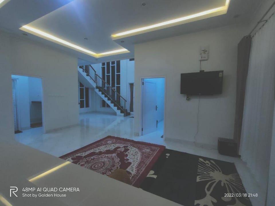 Golden house homestay Vacation rental in Indonesia