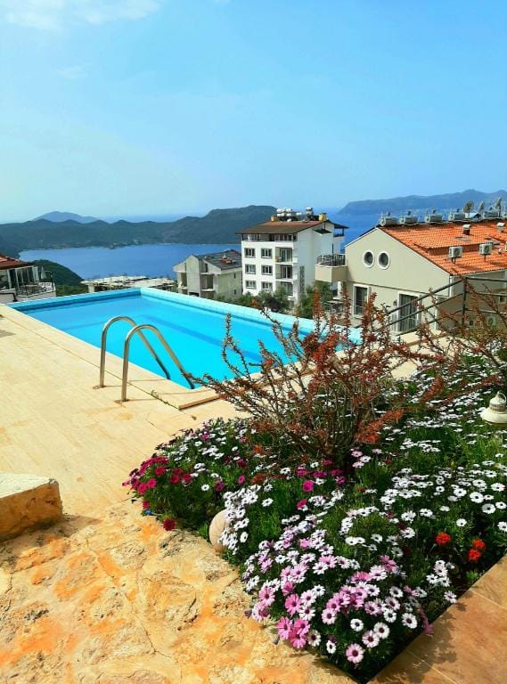 MUHTEŞEM HAVUZ DENİZ DOĞA MANZARALI LÜKS DAİRE Apartment in Kas
