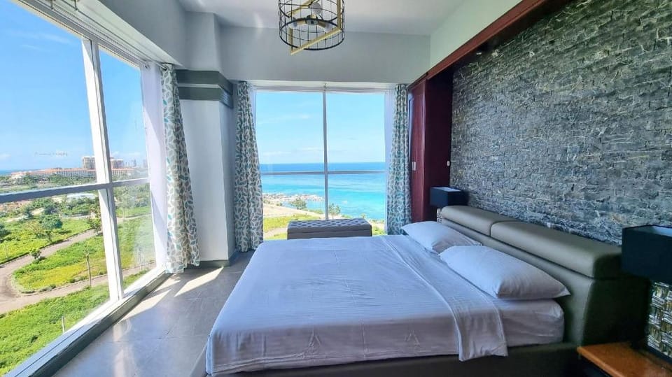 La Mirada Residences 5, 2 Lux Condos 4BR 12thFloor Apartment in Lapu-Lapu City