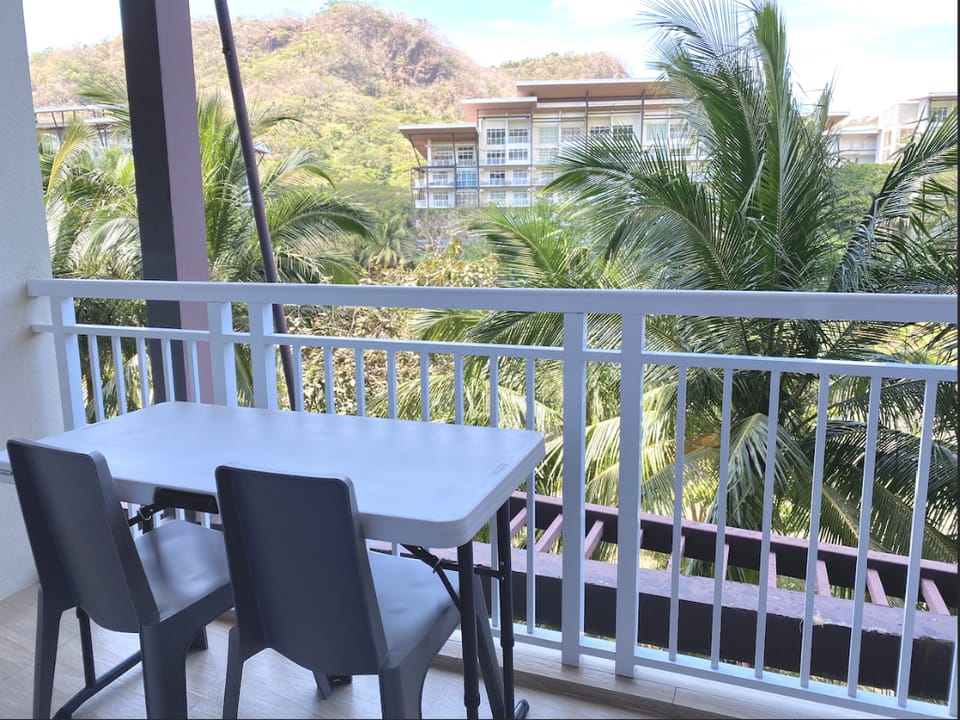 Pico de Loro Modern Style 1BR Unit (Carola A 216) Apartment in Nasugbu