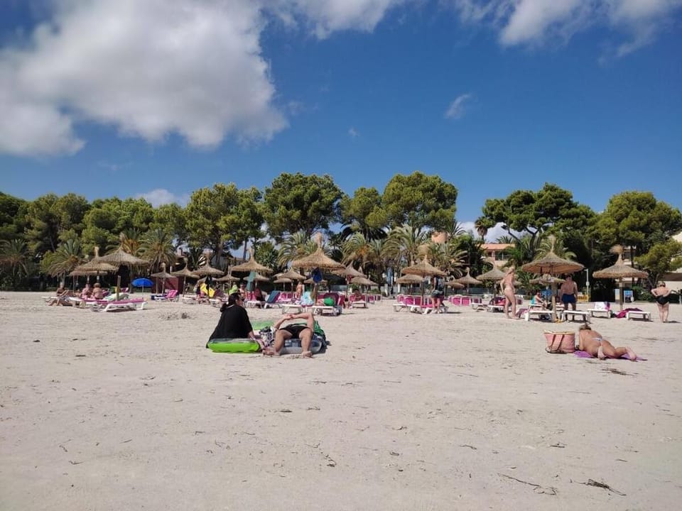 Modern apt. Swimming Pool -Beach-AC Apartment in Raiguer