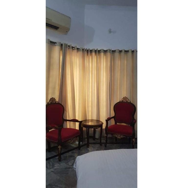 One Kanal 5-Bedroom Vacation Home Vacation rental in Lahore