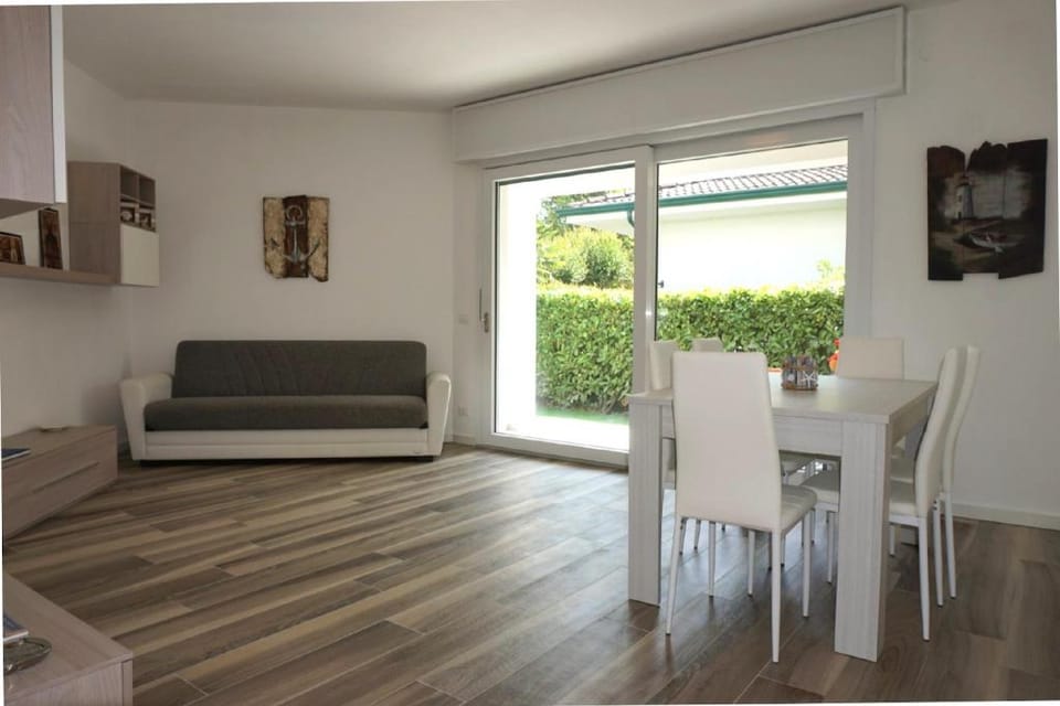 Beautiful Villa in Excellent Location - Private Garden TV - AC Vacation rental in Porto Santa Margherita