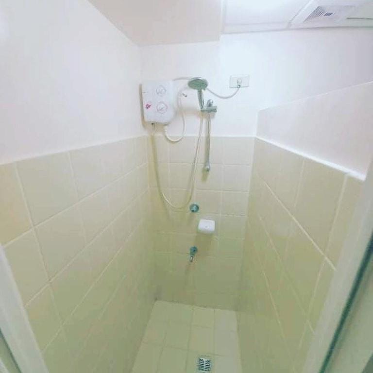 Free WIFI & Netflix! The Elchies Room Tagaytay Apartment in Tagaytay
