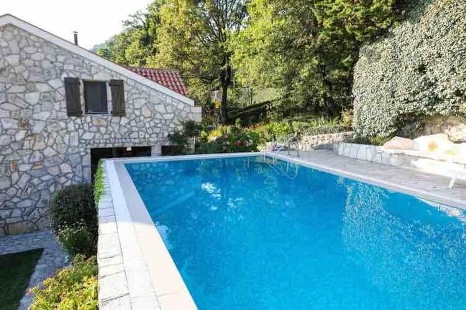 Mountains Villa Budva Villa in Budva Municipality