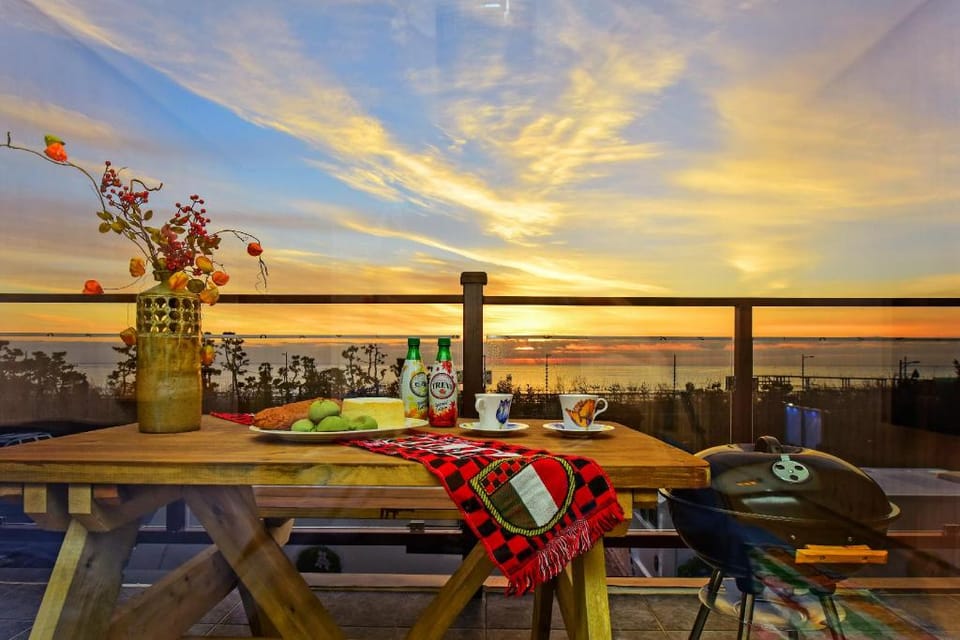 Olla caravan pension Bed and Breakfast in Busan