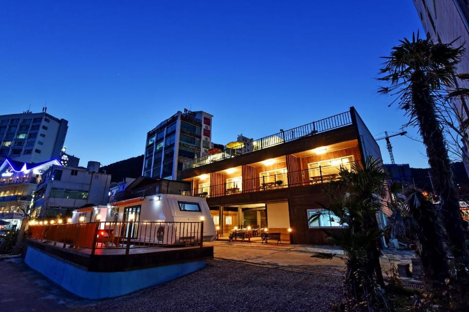 Olla caravan pension Bed and Breakfast in Busan