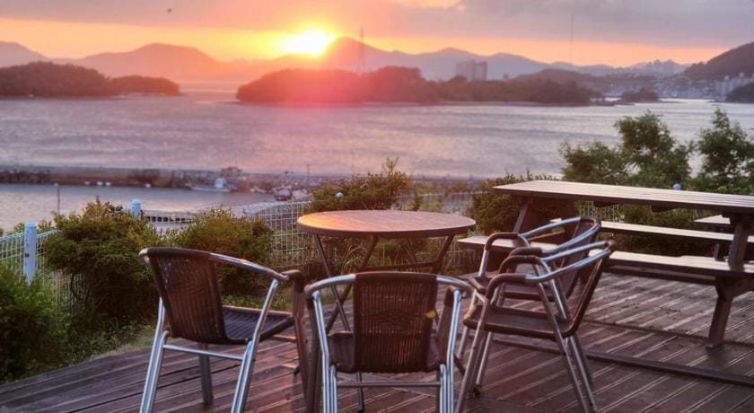 yeosu gyeongdo pension caravan Bed and Breakfast in South Korea