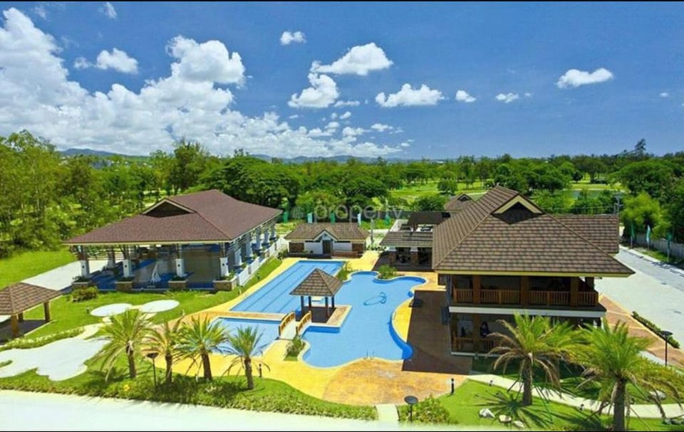 Dreamy 2BR Condo w/ Golf Course View - NO PARKING Apartment in Lapu-Lapu City