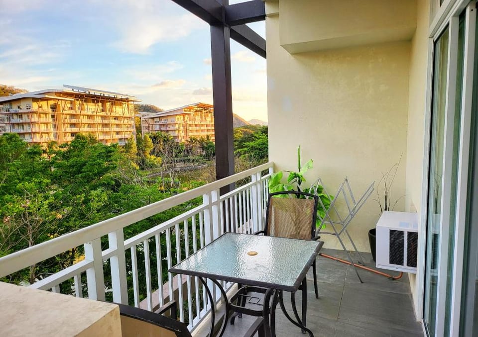 Pico de Loro Hamilo Coast Condo - Jacana Ocean Apartment in Nasugbu
