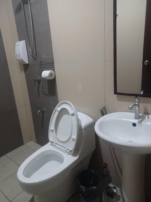 JKL ROOM FOR COUPLE Apartment in Makati