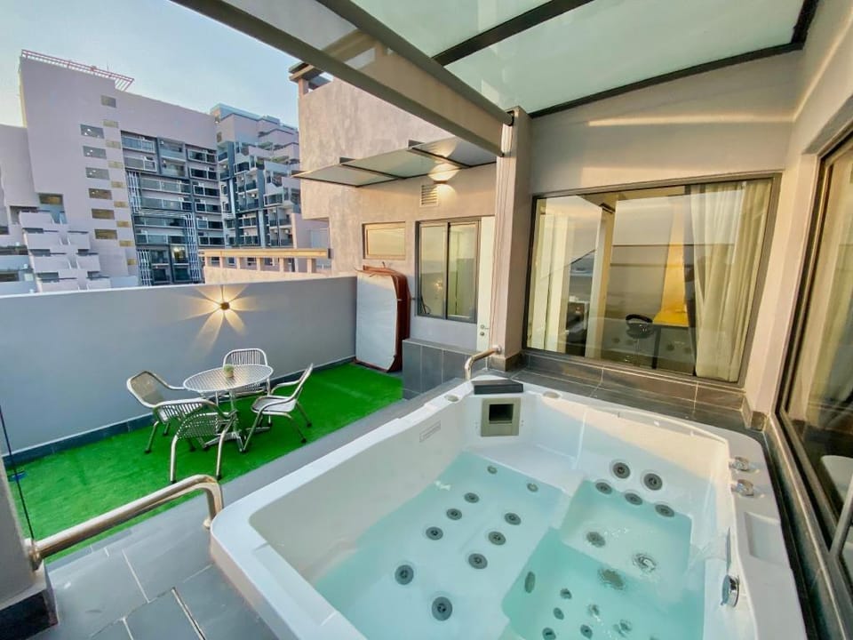 MWHolidayB2441(CozySunset) PrivateJacuzzi+Seaview Vacation rental in Malacca