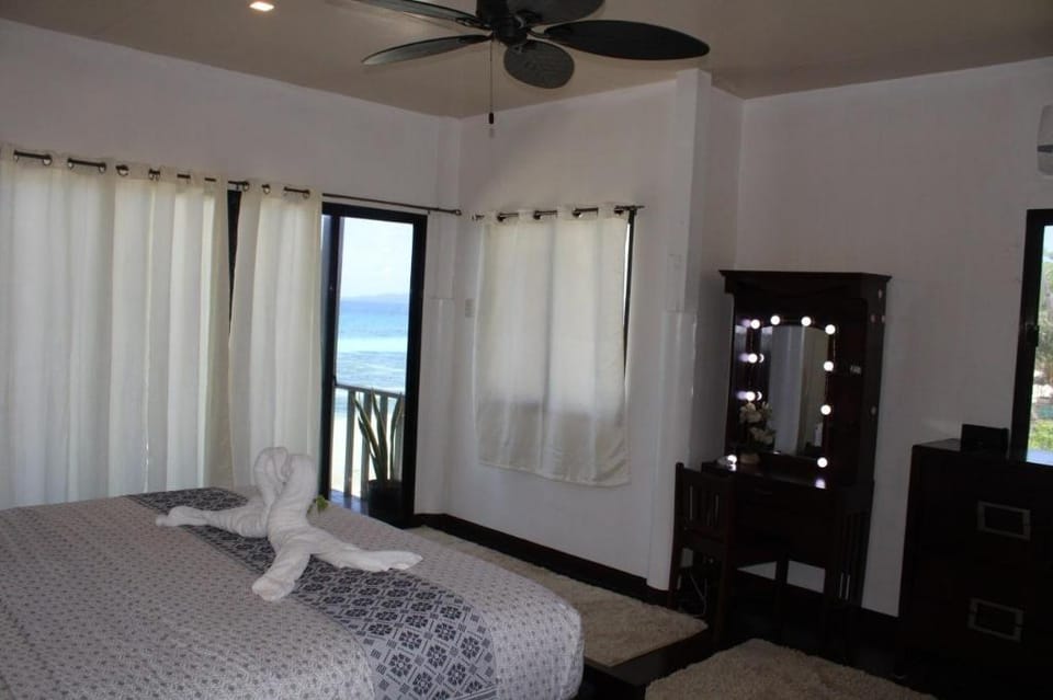MLB BEACH HAUS, BeachFront House   Vacation rental in Siquijor