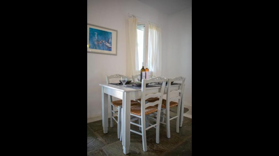 Villa 78 m2 in Agia Irini, 350 meter to the beach for 4 guests with pool access Apartment in Paros, Greece
