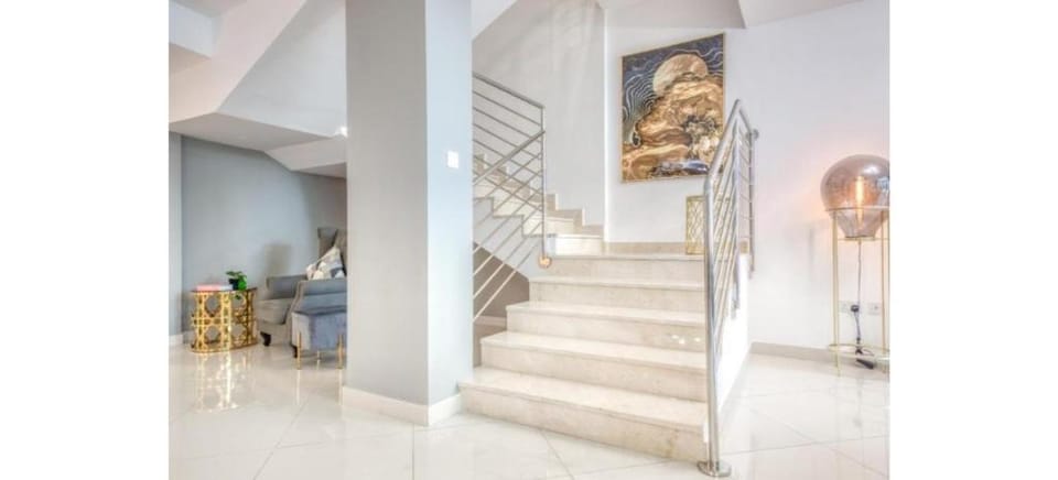 Luxurious 4 Bedroom Duplex Villa Apartment Near JBR Apartment in Dubai