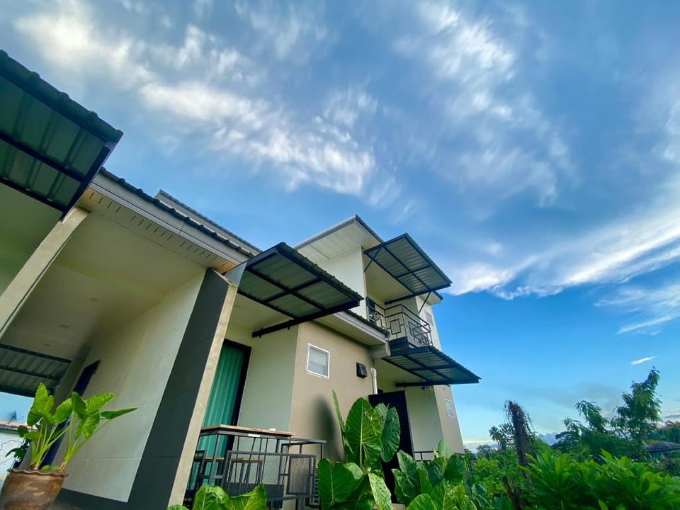 The Ray Room and Cafe @Santisuk, Nan Apartment in Laos