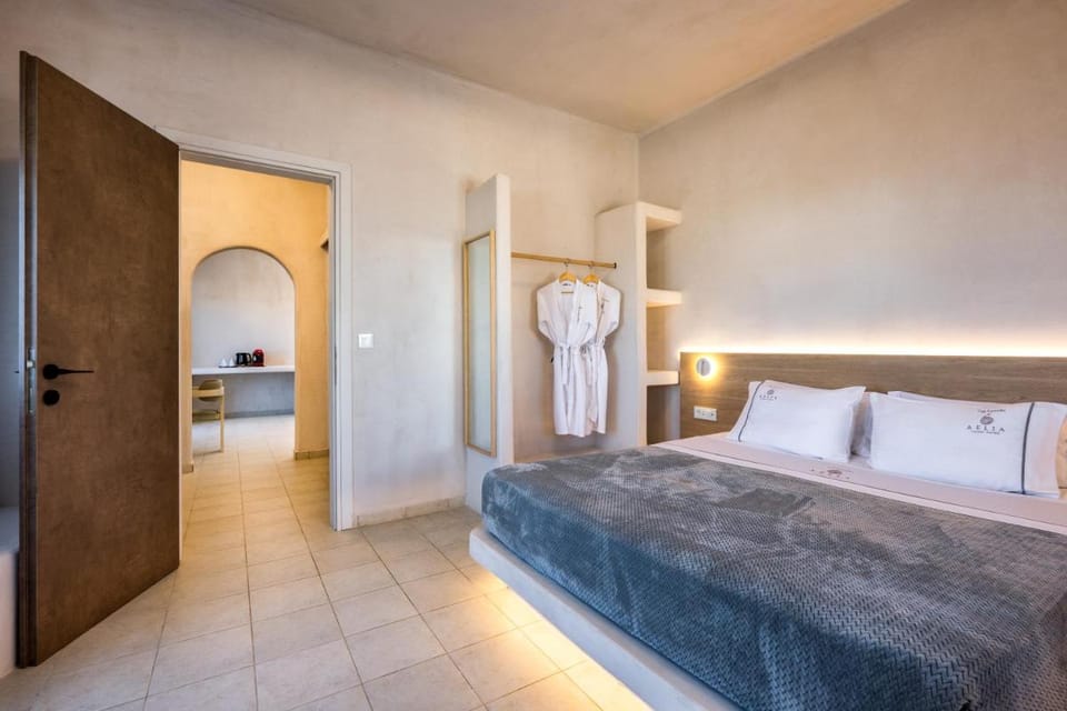 Aelia Luxury Suites Apartment hotel in Santorini