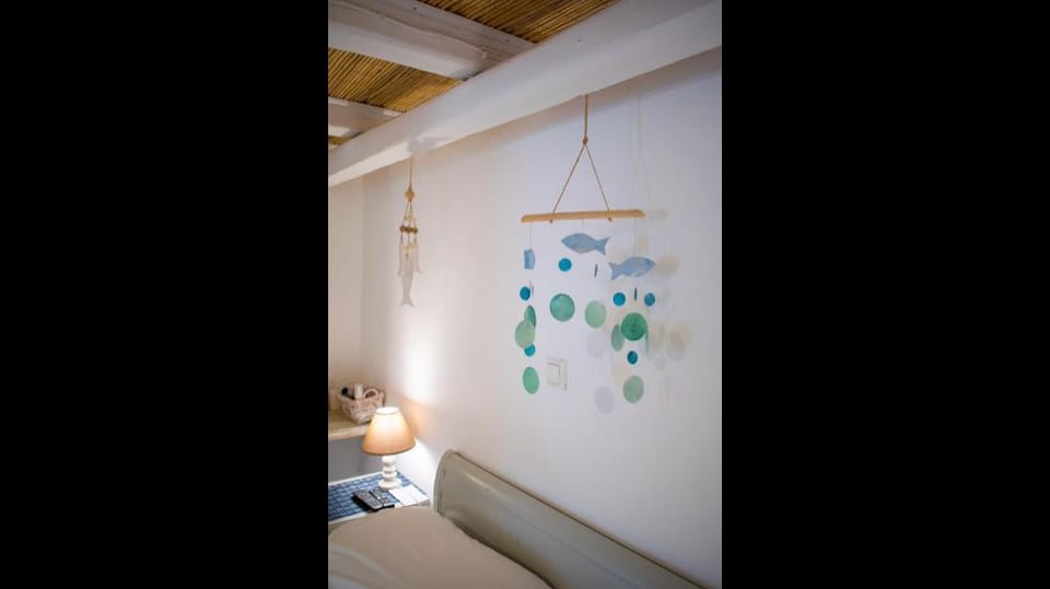 Cozy studio for 2 guests with 1 child or 3 adults - walking distance to beach Apartment in Paros, Greece