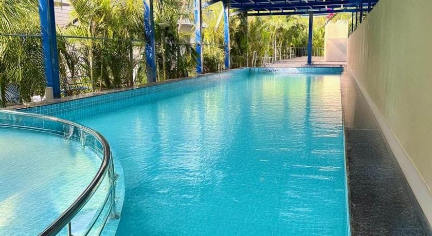 Sandbanks Beach Villas, Morjim Hotel in Mandrem