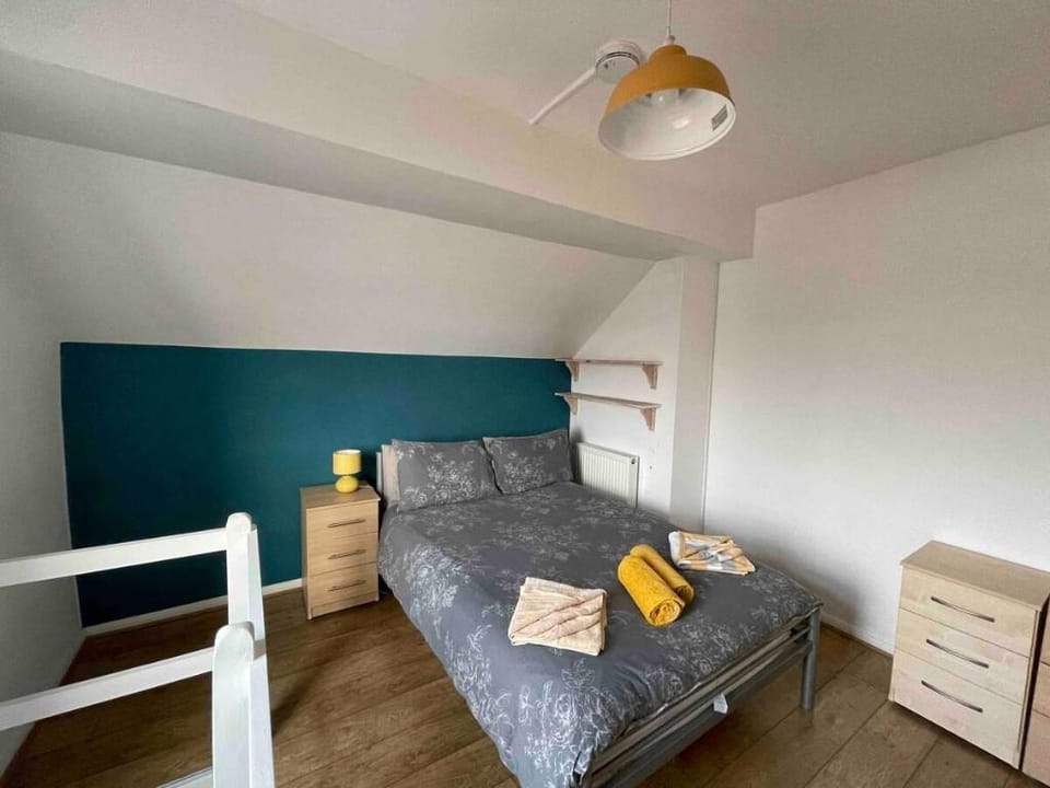 Spacious & Homely, 4 BR, Parking, Close to Centre Vacation rental in Sheffield