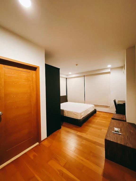 Cozy 2-bedroom beach-front condo with pool Apartment in Nong Kae