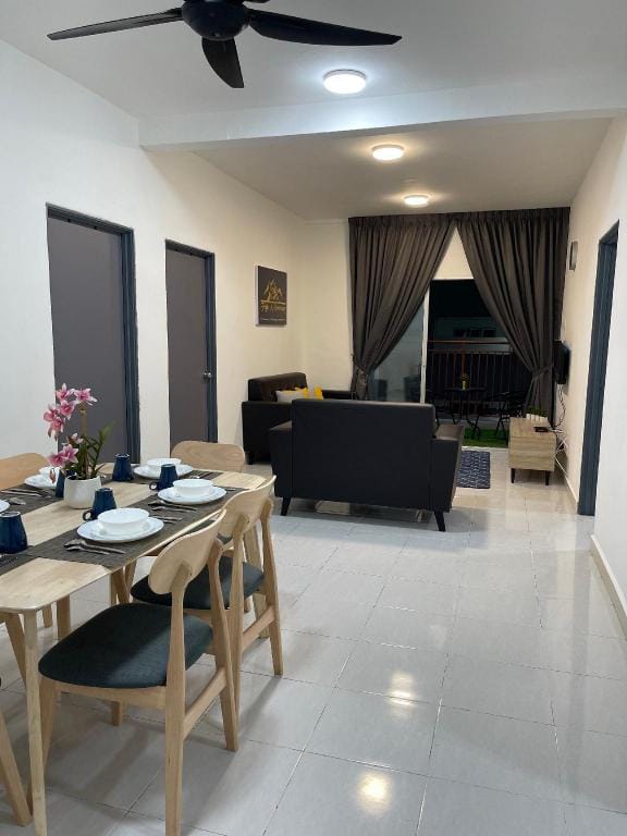 Triple A Homestay @ Emerald Avenue Centrum Apartment in Brinchang