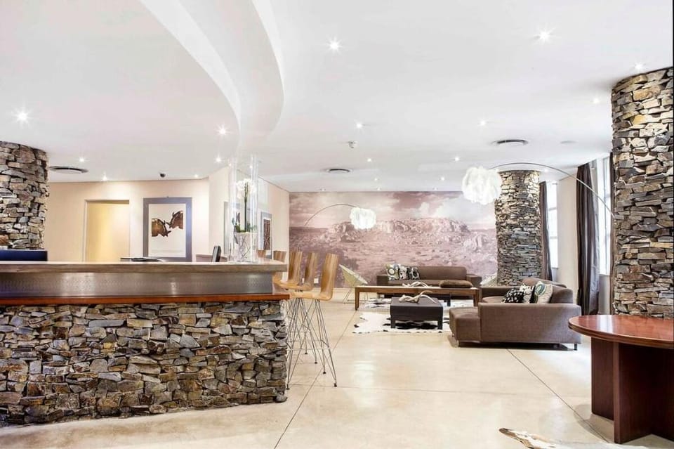 Studio with Balcony @ Mapungubwe Hotel Apartments Apartment in Johannesburg