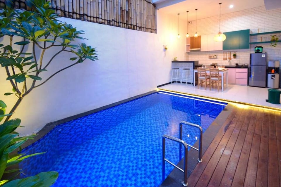 Zerrin Suha House \w Private Pool + Wifi Villa in Batu
