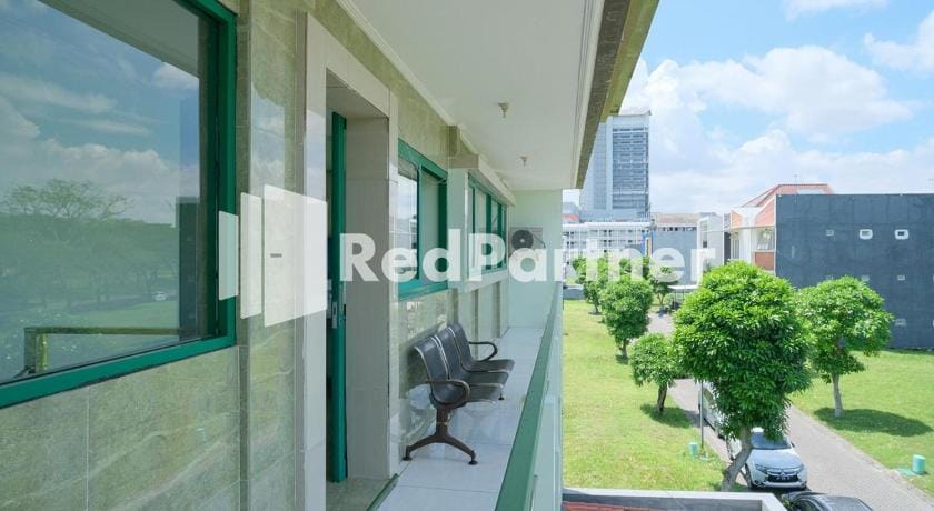 Pondok Hijau Syariah Mitra RedDoorz @ Citraland Surabaya Hotel in Surabaya