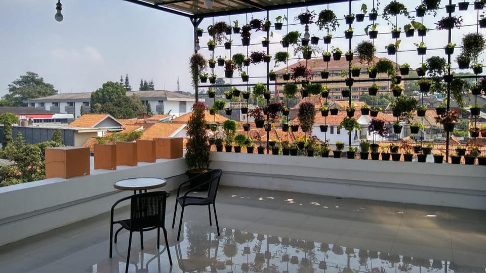 Cozy Residence Cipedes Bandung Hotel in Parongpong