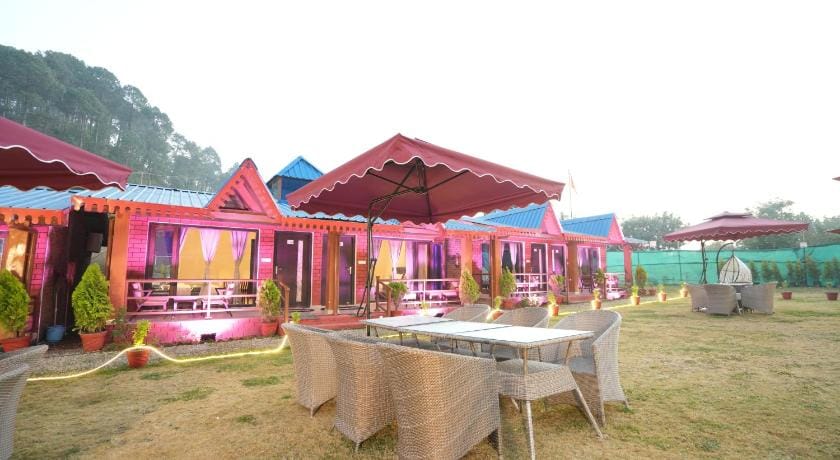 Solglow Resort - Kainchi Dham Hotel in Uttarakhand
