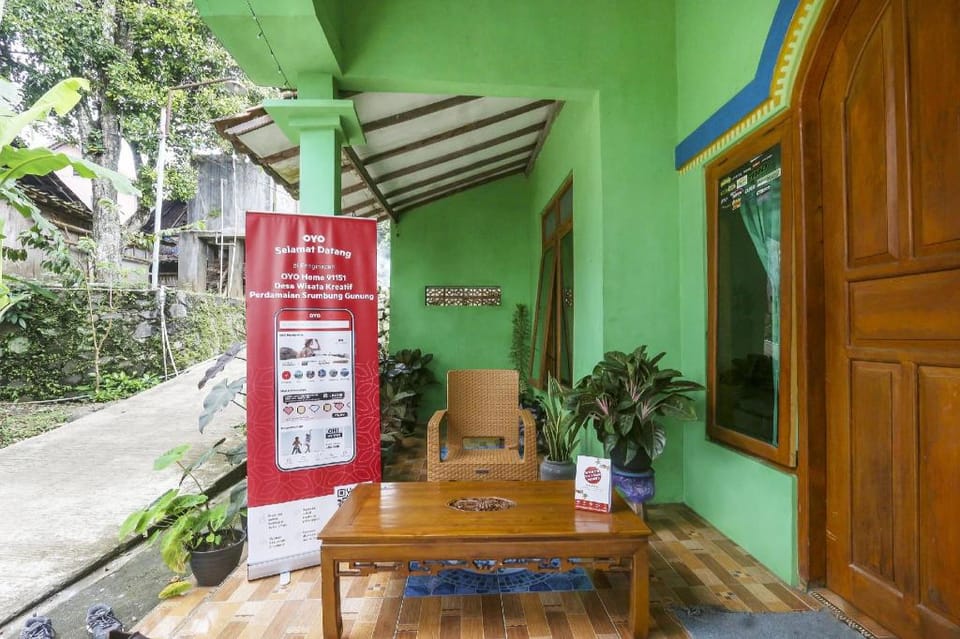 OYO Homes 91151 Desa Wisata Kreatif Perdamaian Srumbung Gunung Hotel in Indonesia