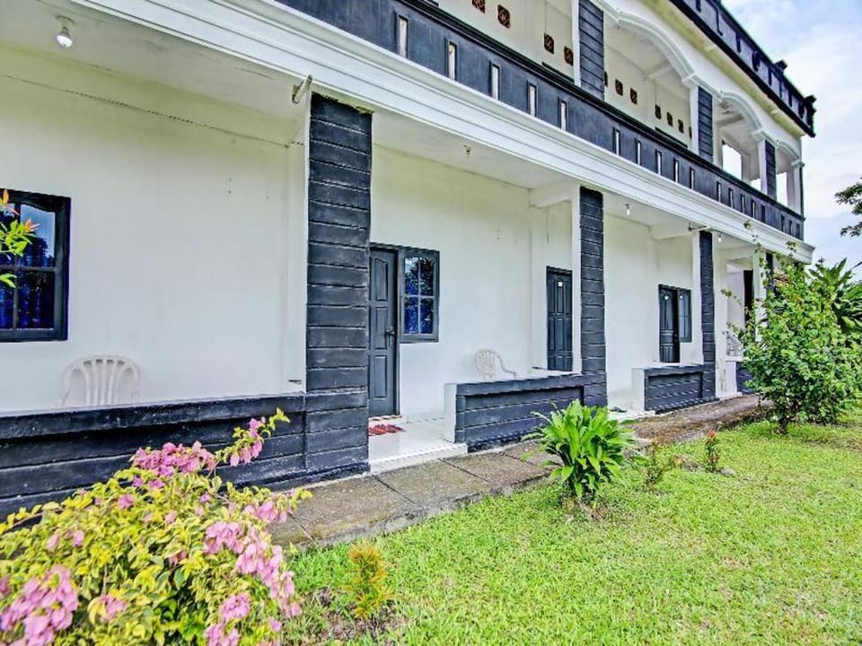 OYO Life 91127 Wisma Sukajadi Syariah Hotel in Indonesia
