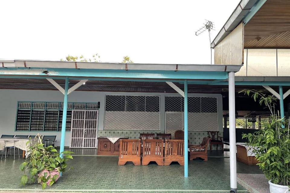 OYO 91152 Villa Flamboyan Hotel in Padang