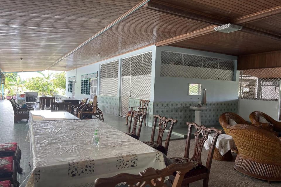 OYO 91152 Villa Flamboyan Hotel in Padang