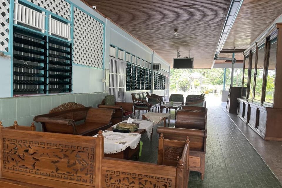 OYO 91152 Villa Flamboyan Hotel in Padang