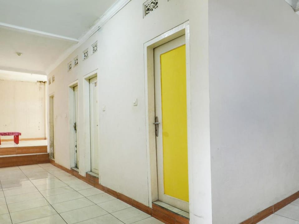 SPOT ON 91135 Hanami Syariah Hotel in Bandung