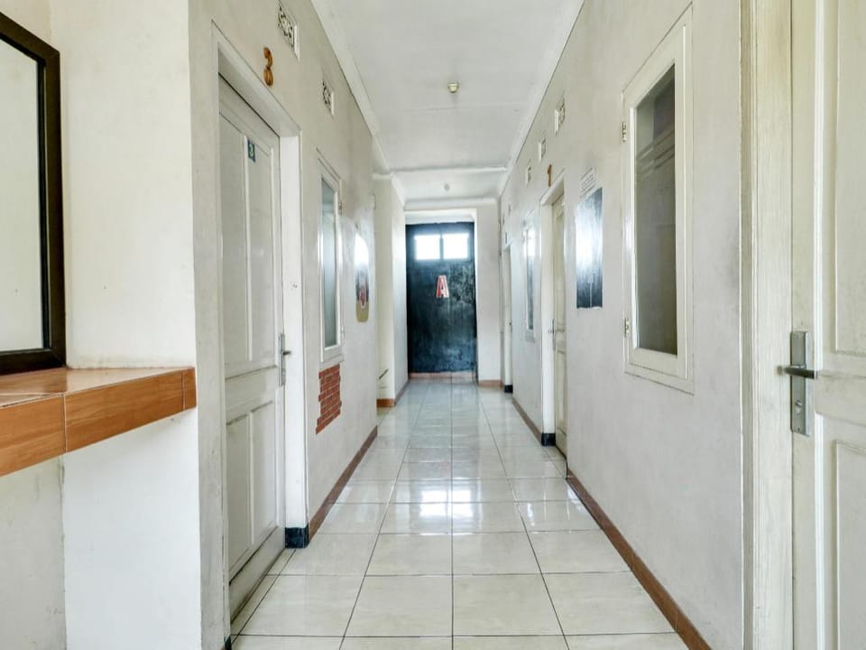 SPOT ON 91135 Hanami Syariah Hotel in Bandung