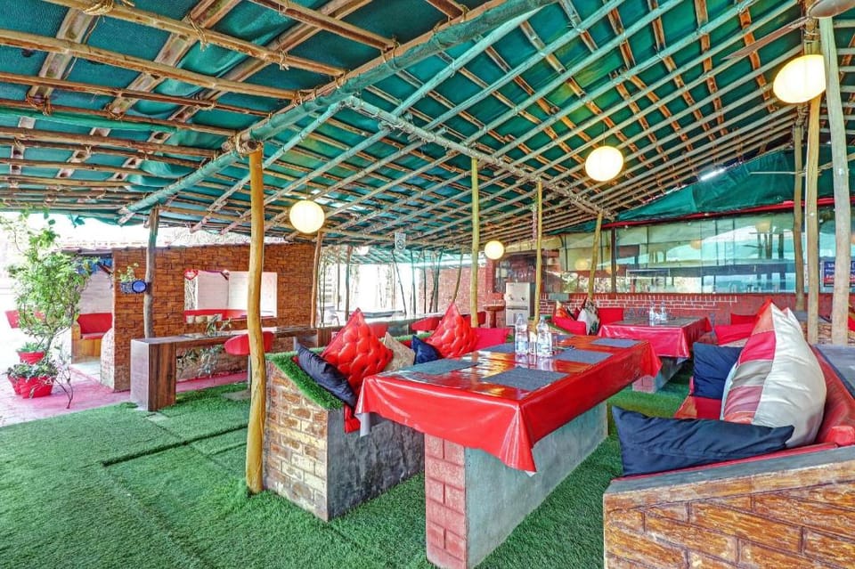 Townhouse OAK Return Home Spa & Resort Hotel in Uttarakhand