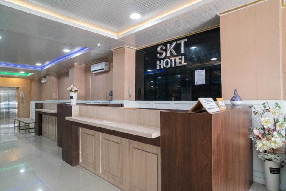RedDoorz Plus Syariah near Pasar Turi Hotel in Surabaya