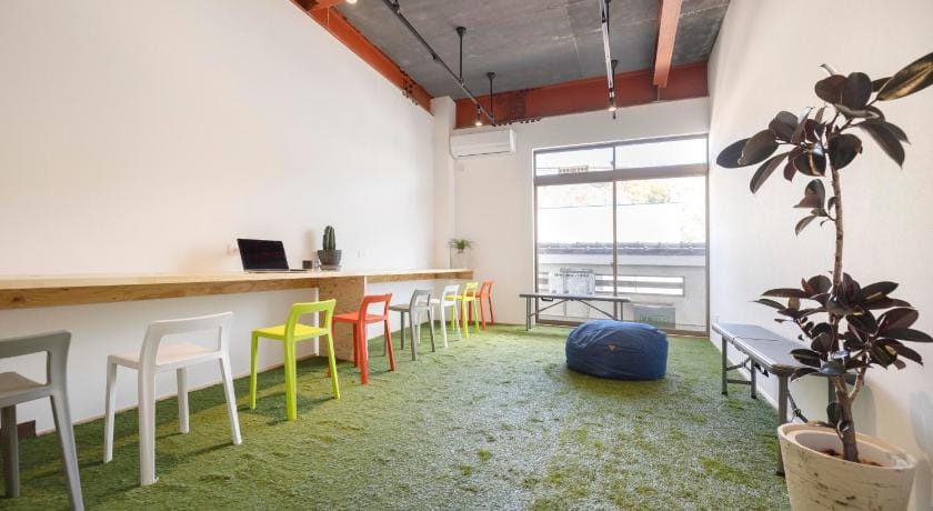 Coliving AND Cafe SANDO Hostel in Japan