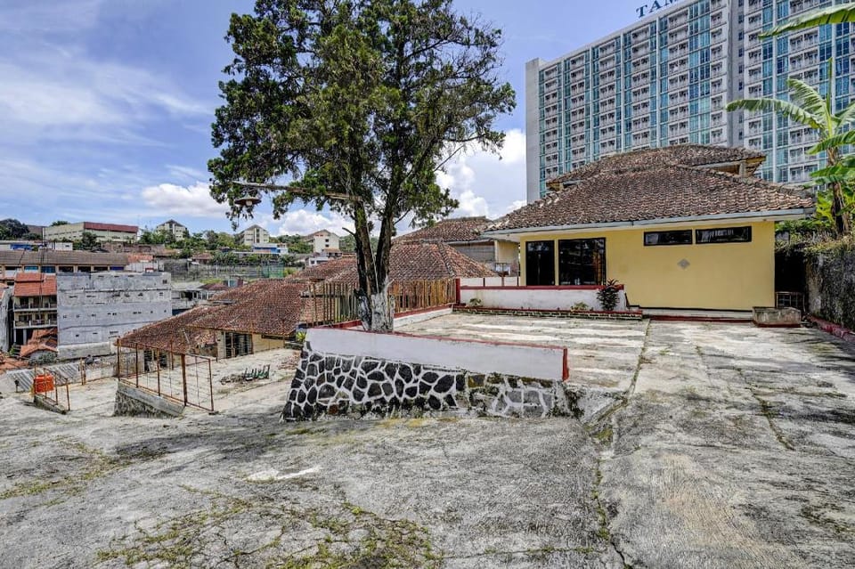 OYO Life 91116 Pelangi Residence Syariah Hotel in West Java