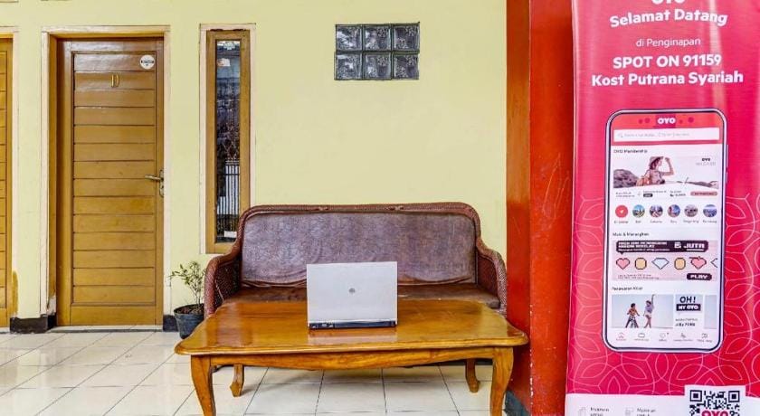 SPOT ON 91159 Kost Putrana Syariah Hotel in West Java